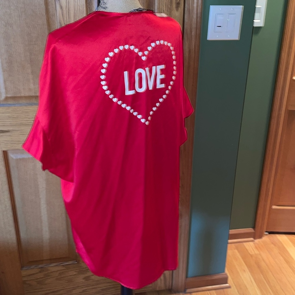 NWT Victoria’s Secret o/s romantic red love heart ❤️ robe! Ruffled sexy silky